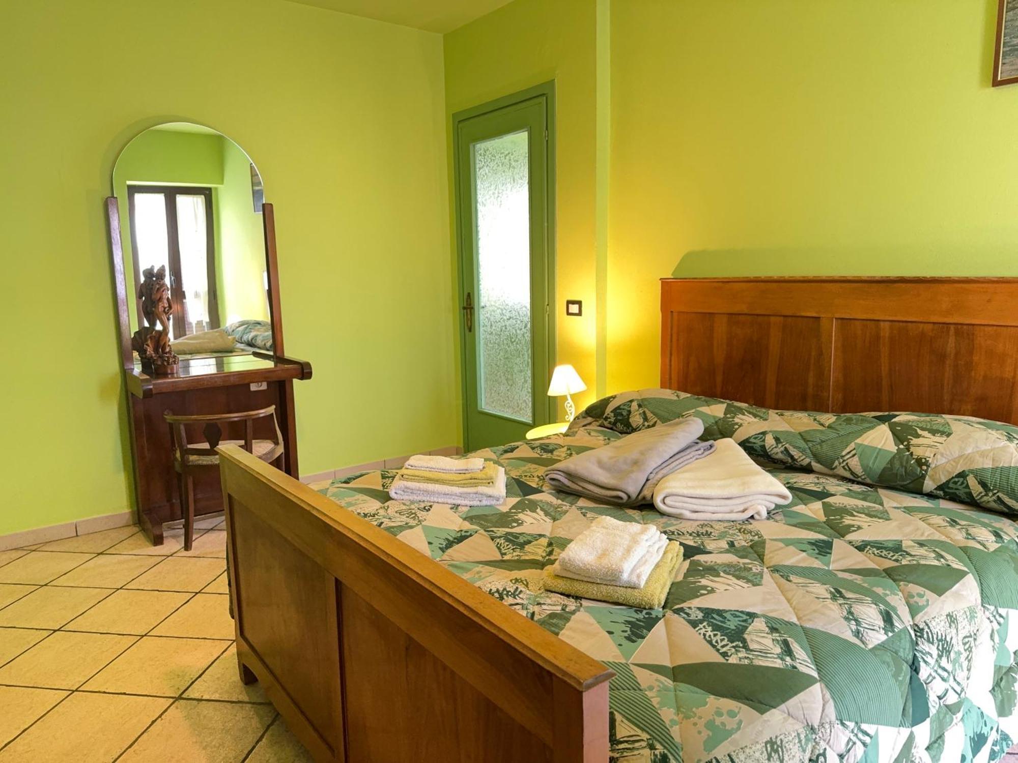 Casa Aromi Ed Arte Guest House Asti Ngoại thất bức ảnh